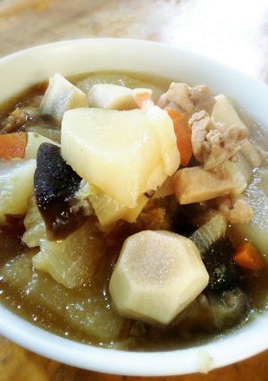 里芋と鶏肉の煮物~残ってる野菜も添えて-レシピのメイン写真