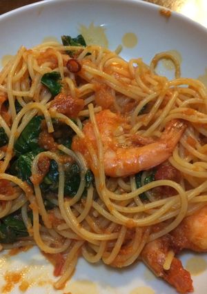 エビとほうれん草のトマトソースパスタ-レシピのメイン写真