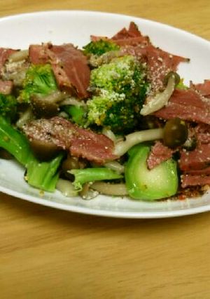 パストラミとブロッコリーのホットサラダ-レシピのメイン写真