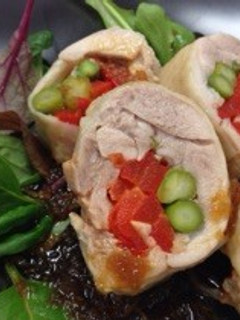 ロールチキンのオニオンソースかけ-レシピのメイン写真