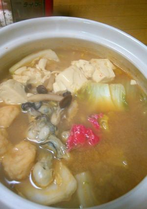 牛と、牡蛎の味噌の、鍋焼きうどん-レシピのメイン写真