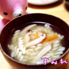รูปของ マカロニクルルで離乳食完了期スープ♪