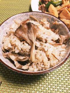 炊飯器で簡単☆きのこたっぷり炊き込みご飯-レシピのメイン写真