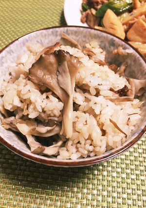 炊飯器で簡単☆きのこたっぷり炊き込みご飯-レシピのメイン写真