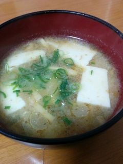 ごま油とかつお粉で!美味しい豆腐の味噌汁-レシピのメイン写真