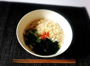 天かすワカメ♪食堂の温かいうどん＊-レシピのメイン写真