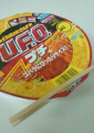 ラクラク3分♪カップ麺の蓋の閉じ方-レシピのメイン写真
