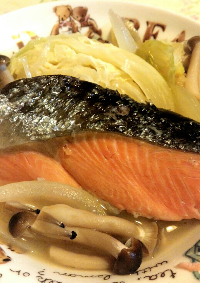 汁までおいしい♪塩鮭とキャベツの蒸し煮-レシピのメイン写真
