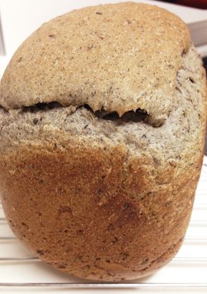 ホームベーカリーでゴマ食パン-レシピのメイン写真