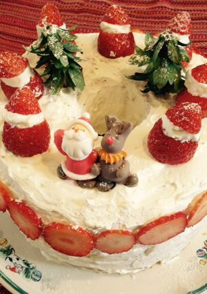 いちごのへたも使って♪クリスマスデコ-レシピのメイン写真