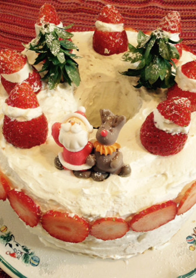 いちごのへたも使って♪クリスマスデコ-レシピのメイン写真