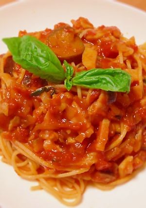 バジルとベーコンのトマトソースパスタ-レシピのメイン写真