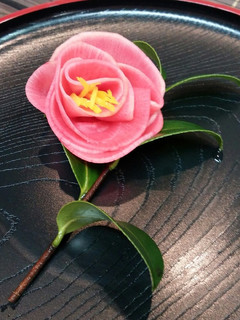 紅芯大根で*山茶花(さざんか)-レシピのメイン写真