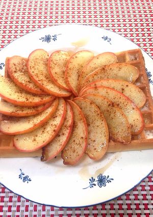 りんごのココナッツオイル焼きonワッフル-レシピのメイン写真