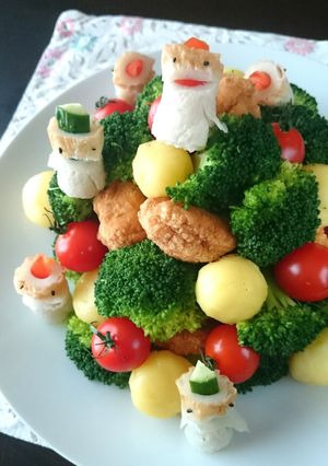 ナゲットでクリスマスツリー☆+サンタ?★-レシピのメイン写真