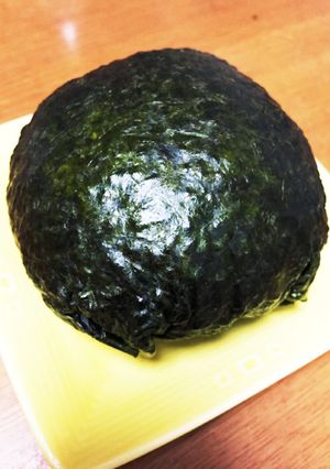朝ごはんは一気に!爆弾おにぎり。弁当にも-レシピのメイン写真