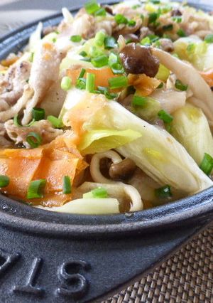 ストウブで豚肉と野菜のバタポン蒸し-レシピのメイン写真
