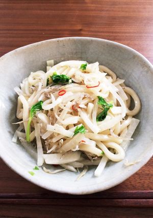 簡単美味しい!じゃこと大根の焼きうどん♪-レシピのメイン写真
