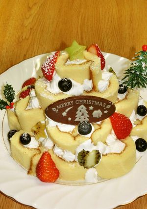 ロールちゃんでクリスマスケーキ-レシピのメイン写真