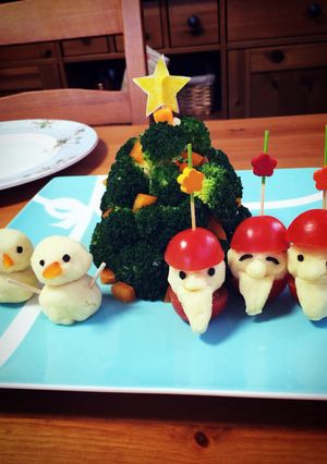 サンタと雪だるまのツリーサラダ-レシピのメイン写真