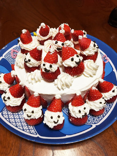 クリスマスケーキ☆苺サンタデコレーション-レシピのメイン写真