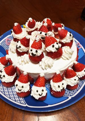 クリスマスケーキ☆苺サンタデコレーション-レシピのメイン写真