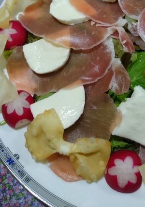 簡単!サラダにシューマイの皮のリボン♪-レシピのメイン写真