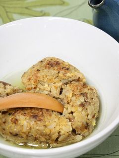 納豆チャーハンの焼きおにぎり茶漬け-レシピのメイン写真