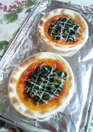 かぶの葉ふりかけでミニピザ〈リメイク〉-レシピのメイン写真