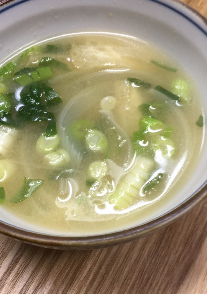 玉ねぎとあげと青ねぎたっぷりのみそ汁-レシピのメイン写真