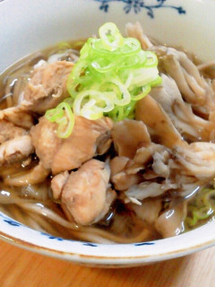 年越しそばに♪ゴマ香る~鶏肉と舞茸の蕎麦-レシピのメイン写真