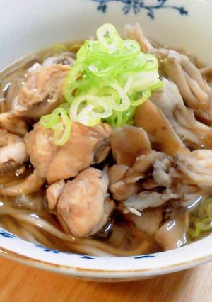 年越しそばに♪ゴマ香る～鶏肉と舞茸の蕎麦-レシピのメイン写真