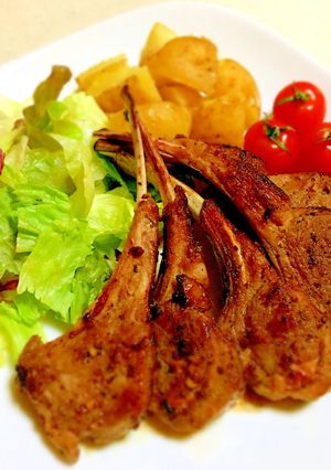 シンプルにフライパンで焼くラムチョップ！-レシピのメイン写真