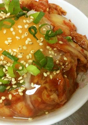 超簡単に激旨！キムチとごま油の卵かけご飯-レシピのメイン写真