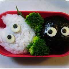 รูปของ お弁当♪まっくろくろすけ＆小トトロ