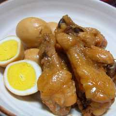รูปของ 手羽元とゆで卵の旨煮