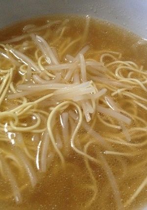 鍋一つで作る☆簡単トンコツもやしラーメン-レシピのメイン写真