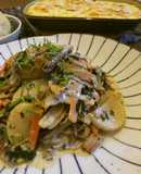 さんま蒲焼缶と根菜でクリームソース蕎麦