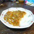 餃子の皮パスタのカレーがけ
