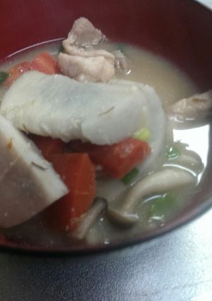 芋煮♪鳥ももで！めちゃめちゃうまっ-レシピのメイン写真