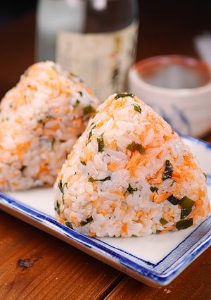 冷めてもしっとり⭐鮭とわかめの混ぜご飯😋🍙-レシピのメイン写真