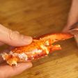 オマール海老の爪の身の外し方