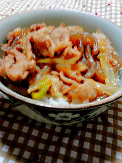 時短★麺つゆで☆ちょっと生姜味の豚丼♪-レシピのメイン写真