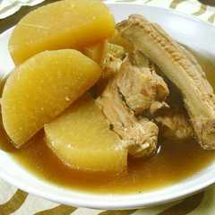 A picture of 大根とスペアリブの肉骨茶風煮込み.