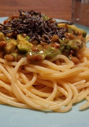 納豆とアボカドの簡単パスタ-レシピのメイン写真