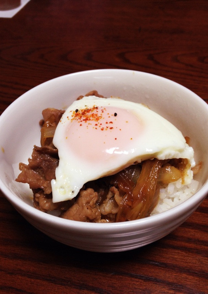 半熟目玉焼きのっけ豚丼-レシピのメイン写真