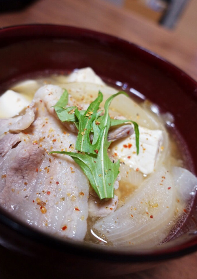 玉ねぎと豆腐が主役の簡単豚汁-レシピのメイン写真