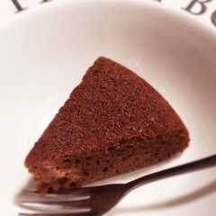 รูปของ 炊飯器deしっとり濃厚チョコケーキ♪
