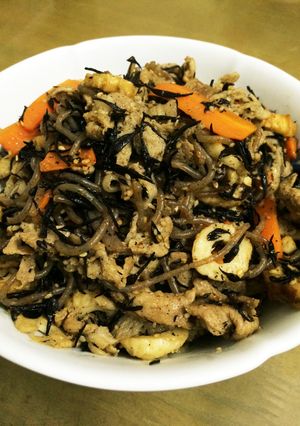 ごまたっぷり☆豚肉とひじきの炒め物♩-レシピのメイン写真