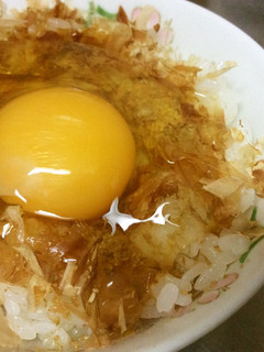 超簡単!鰹節とだしの素で究極の卵かけご飯-レシピのメイン写真